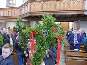Palmsonntag in St. Crescentius - Beginn der Heiligen Woche (© Karl-Franz Thiede)